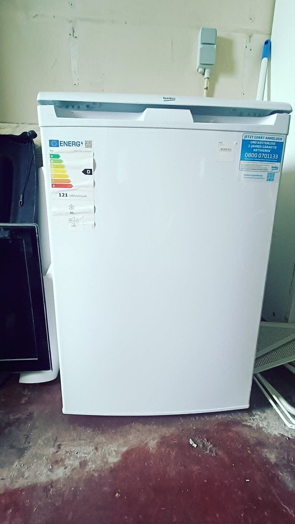 Diepvries (Beko), Elektronische apparatuur, Koelkasten en IJskasten, Ophalen, Minder dan 85 cm, Met aparte vriezer, Zo goed als nieuw