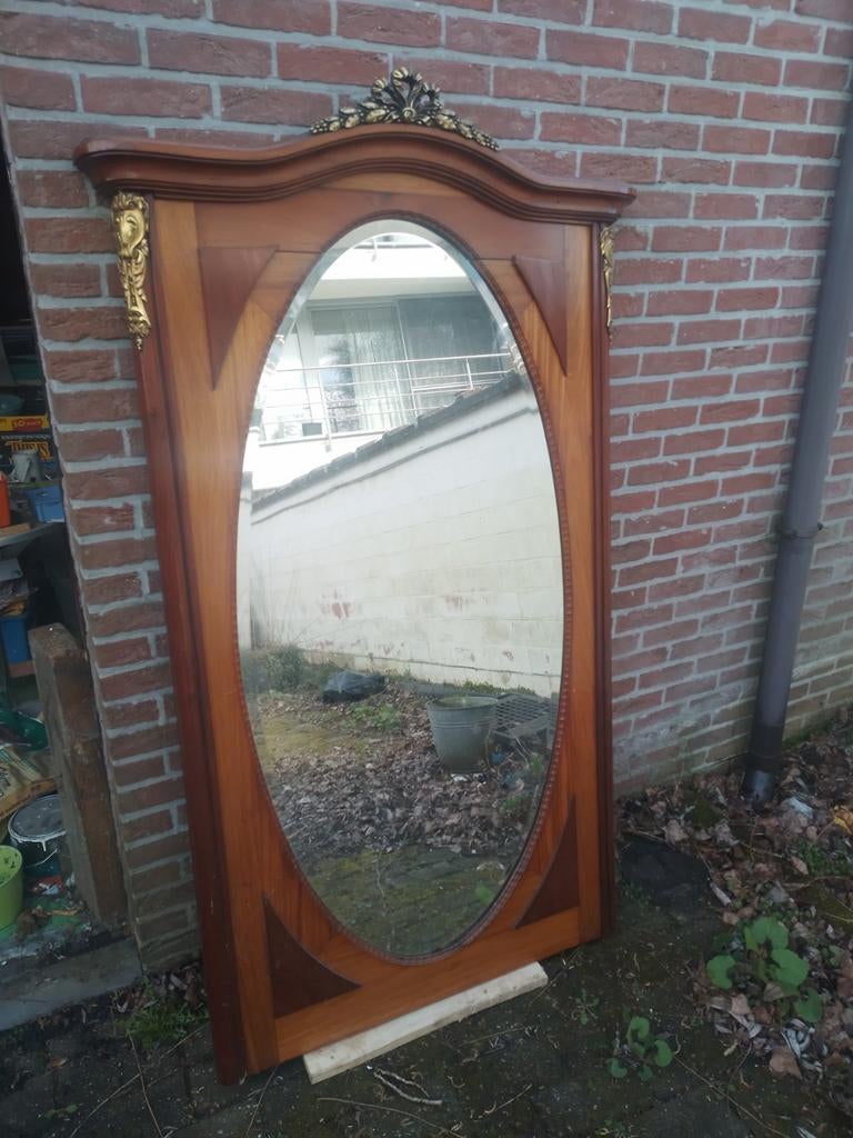 Miroir ancien fait main à l'époque de grand-mère, Enlèvement