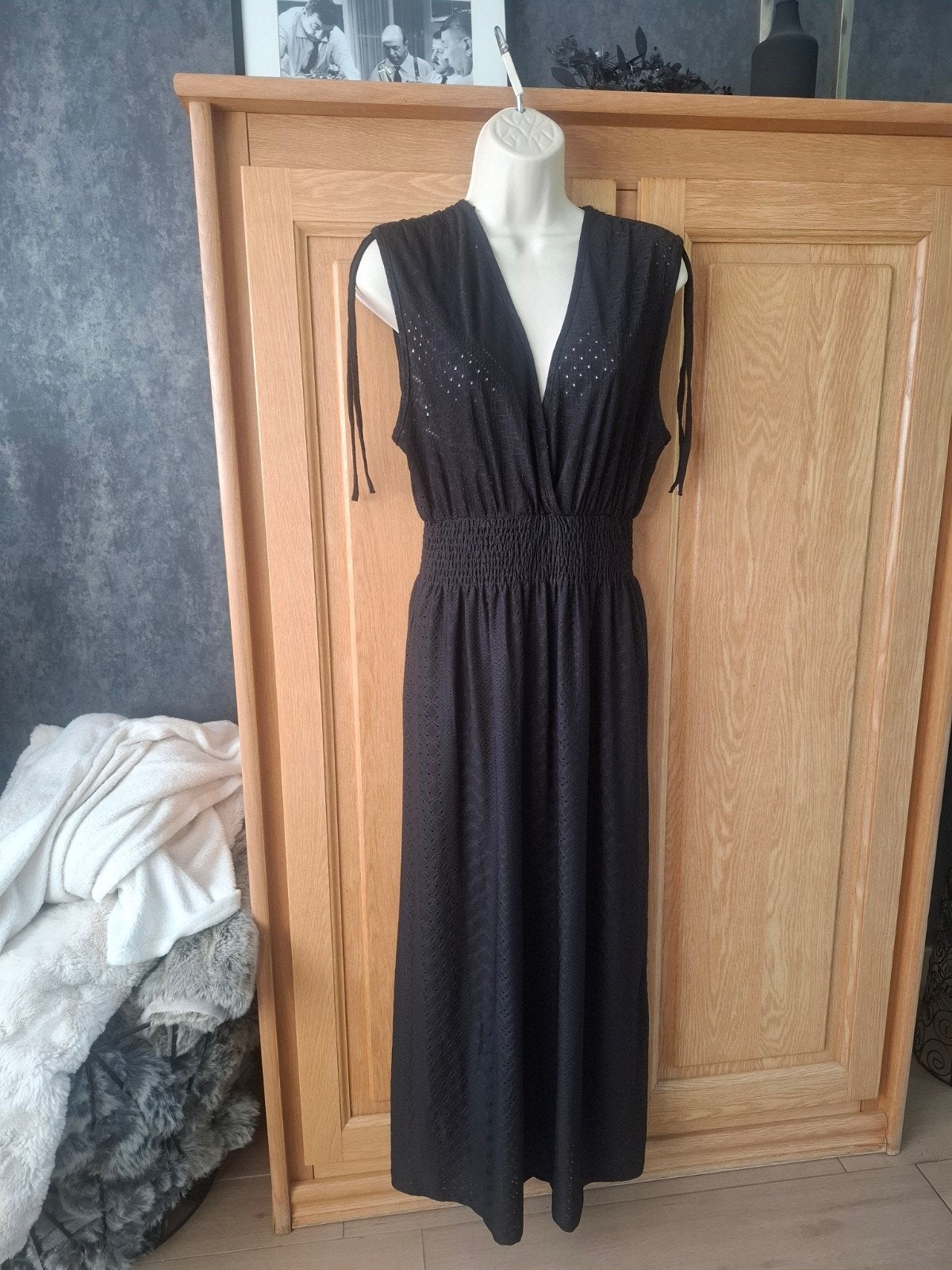 Neuve robe longue noir style crochet L décolleté, Hangar 86, Sous le genou, Noir, Taille 42/44 (L)