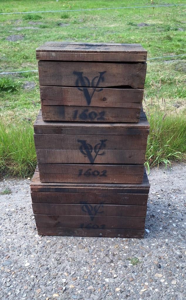 Stoere set 3 decoratieve houten kisten met opdruk VOC 1602😎, Huis en Inrichting, Woonaccessoires | Kisten, Gebruikt, Minder dan 50 cm