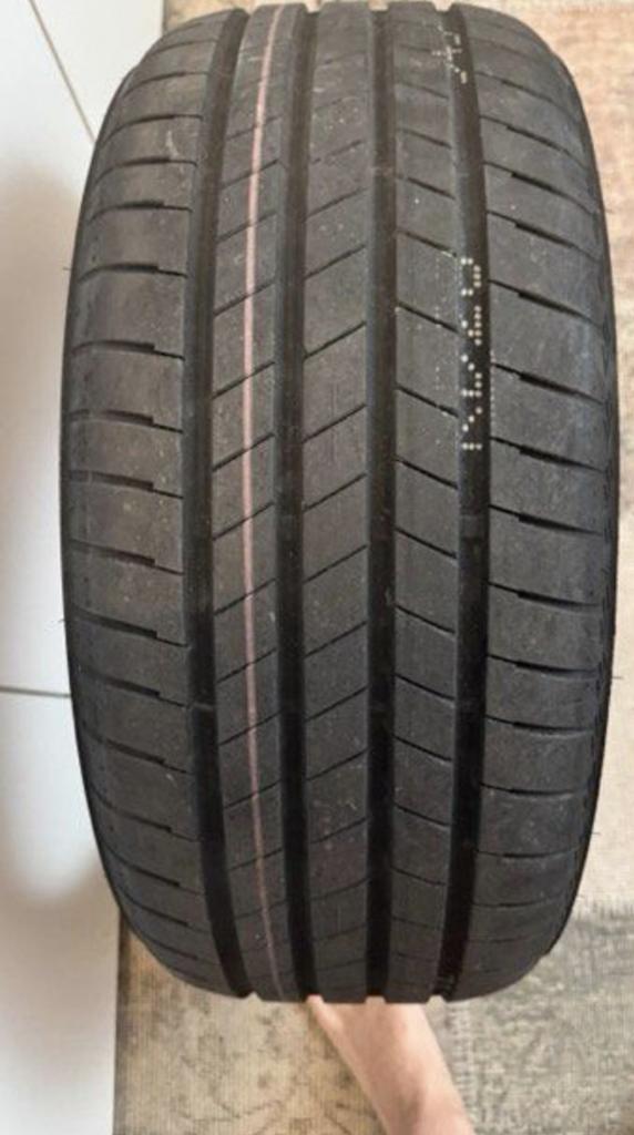 Bridgestone 235 45 18, Tesla Model 3, Autos : Pièces & Accessoires, Pneus & Jantes, Neuf, Enlèvement ou Envoi, Pneus été, 235 mm