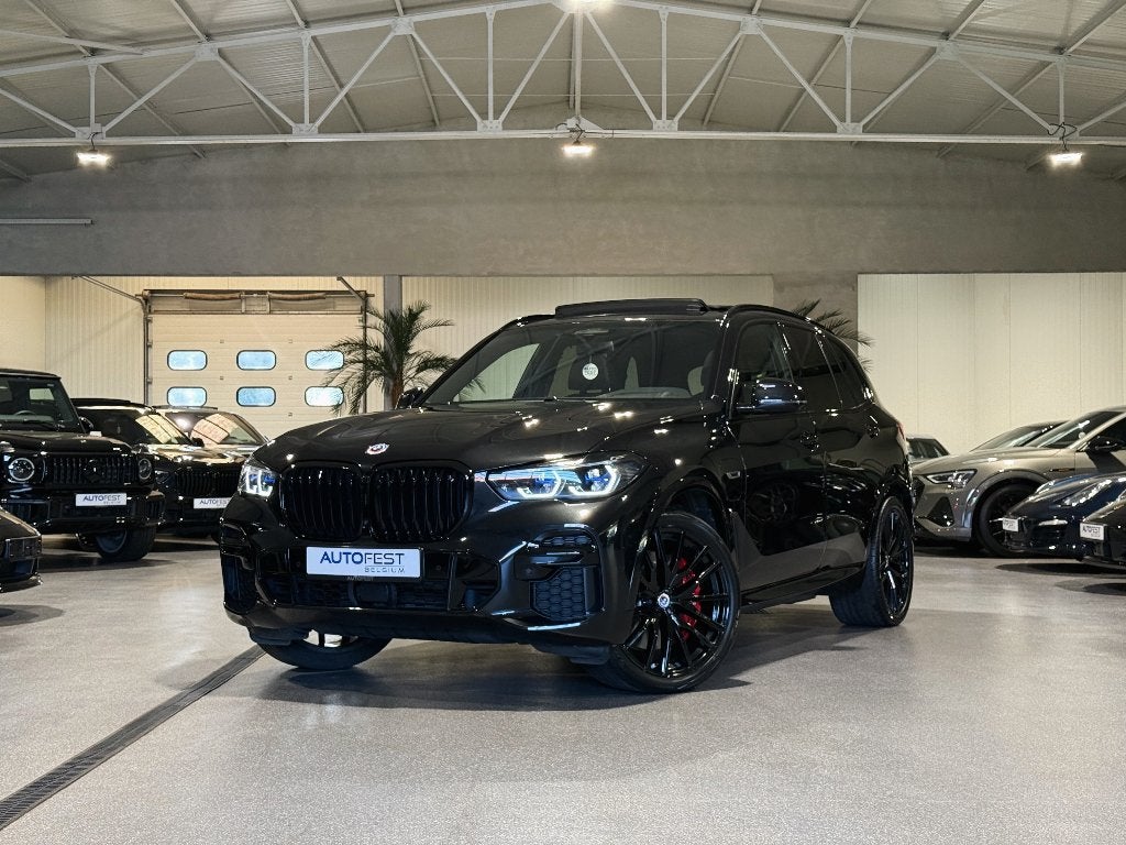 BMW x5 xDrive45e M-Sport Pro Full Black - Garantie, Auto's, Automaat, Dealer onderhouden, Lichtsensor, Zwart