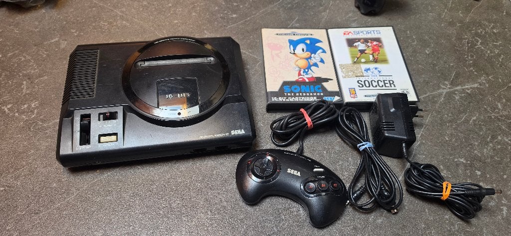 Megadrive 1 + jeux en boite, Consoles de jeu & Jeux vidéo, Enlèvement ou Envoi, Utilisé