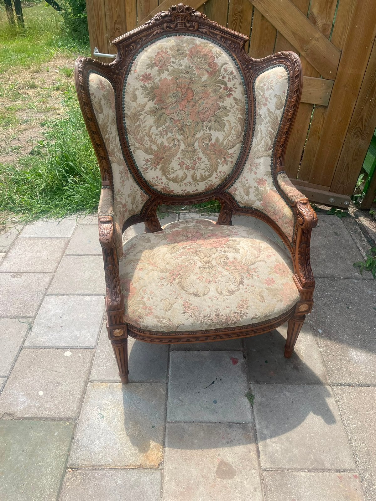 Antieke fauteuil, Ophalen
