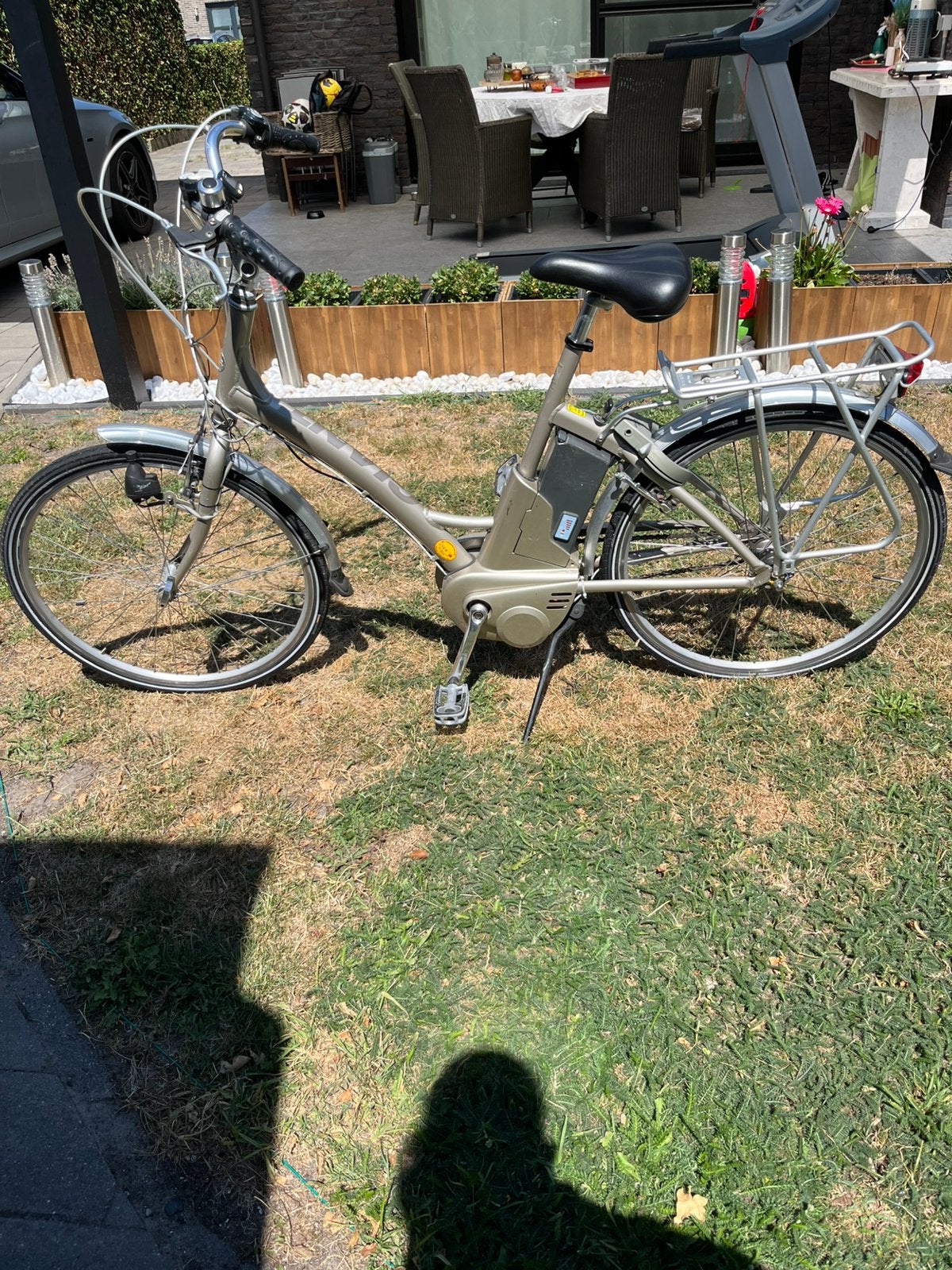Elektrische dames fiets, Ophalen, Zo goed als nieuw, Dames