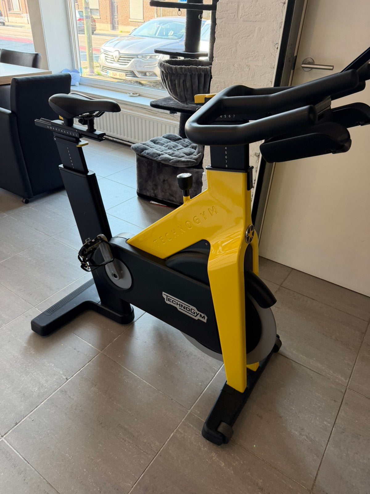 TECHNOGYM BIKE MET DISPLAY, Sport en Fitness, Ophalen, Zo goed als nieuw