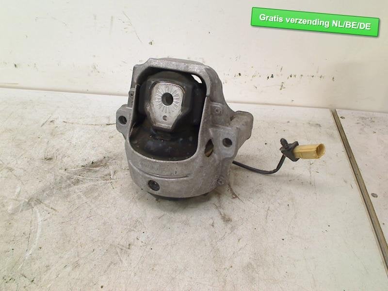 SUPPORT MOTEUR GAUCHE A4 Avant (B8) (8R0199381B|8R0199381B), Auto-Union-Straße  1,
85057  Ingolstadt, DE, Info@audi.de, Audi, Utilisé