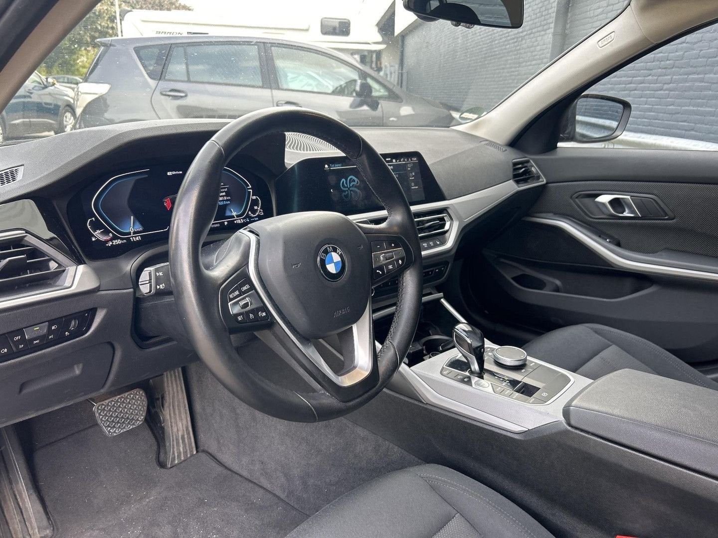 BMW 330 3-serie Touring 330e | € 14.000,- NETTO!, Auto's, Navigatiesysteem, Zwart, 31 g/km, Break