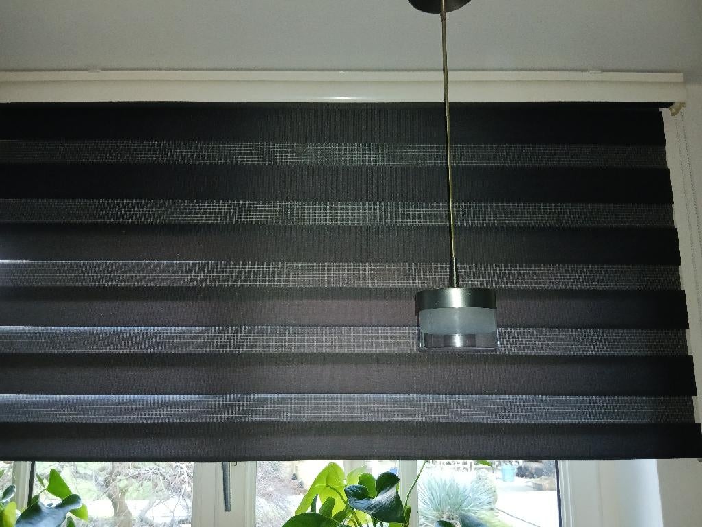 2 stuks rolgordijnen, Ophalen of Verzenden, Zo goed als nieuw, Zwart, 100 tot 150 cm