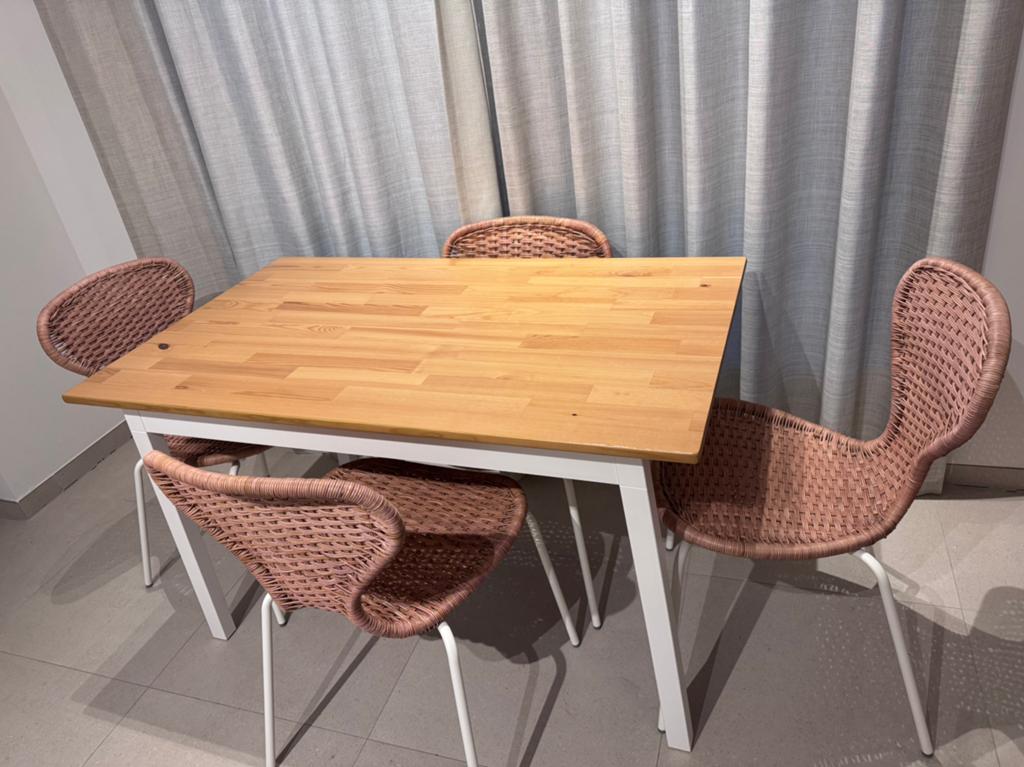IKEA eettafel met stoelen, Huis en Inrichting, Ophalen, Zo goed als nieuw, Vier personen