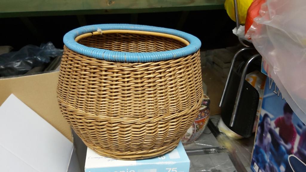 Vintage rieten mand., Ophalen