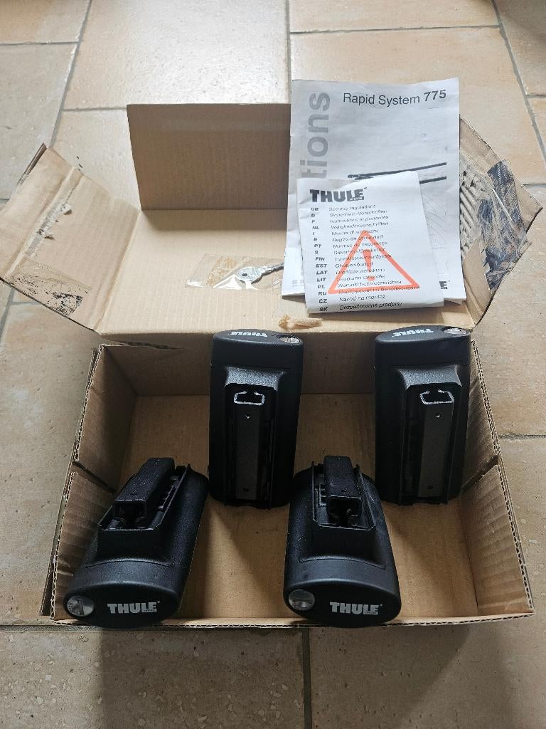 4 pieds de fixation Thule Rapid System 775, Auto diversen, Bagagerekken, Zo goed als nieuw, Ophalen