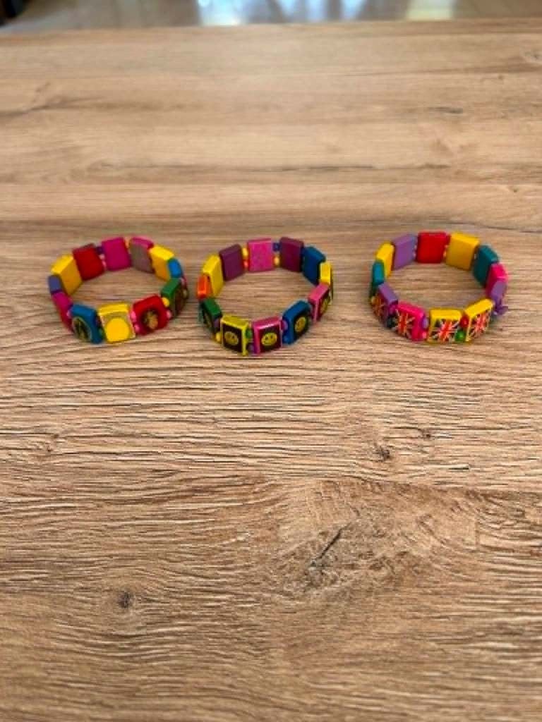 Ensemble de trois bracelets : Jésus, Smiley, Londres, Bijoux, Sacs & Beauté, Bracelets, Enlèvement, Utilisé, Autres couleurs, Autres matériaux