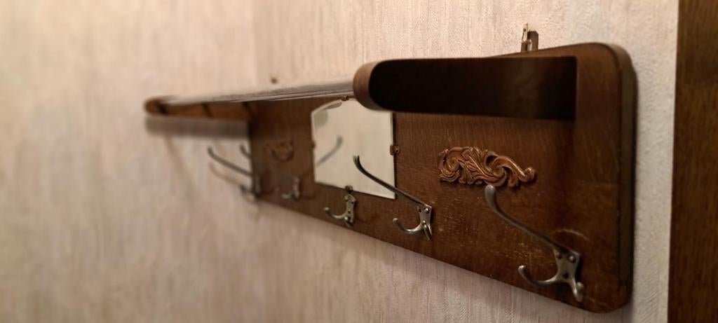 Houten kapstok met spiegeltje, Ophalen