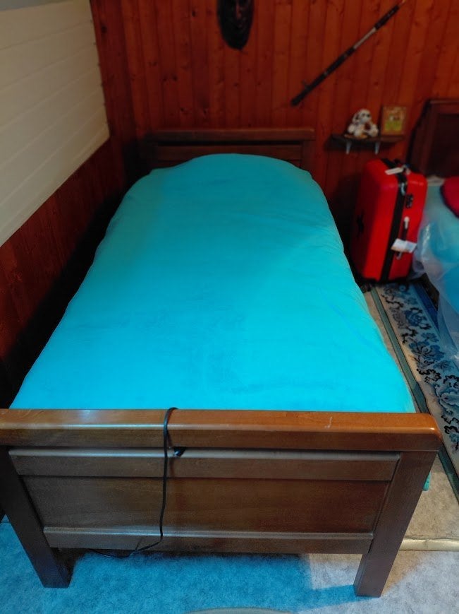 1 persons bed, Huis en Inrichting, Slaapkamer | Bedden, Ophalen, Verstelbaar, Bruin, Zo goed als nieuw