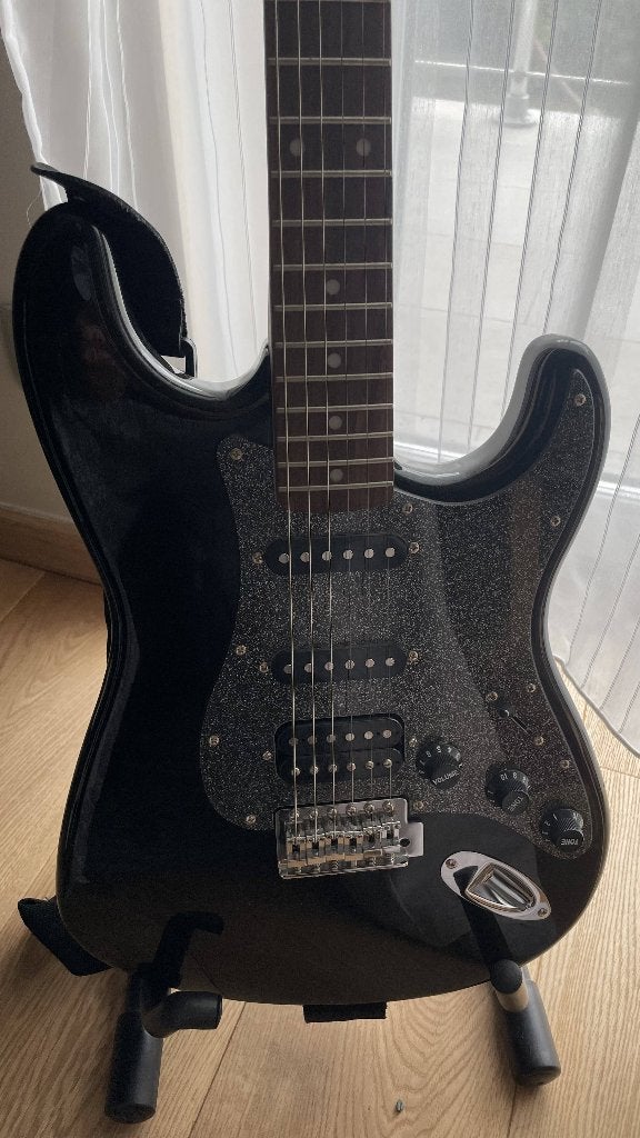 Guitare élécrtique Fender, Musique & Instruments, Instruments à corde | Guitares | Électriques, Fender, Enlèvement, Solid body