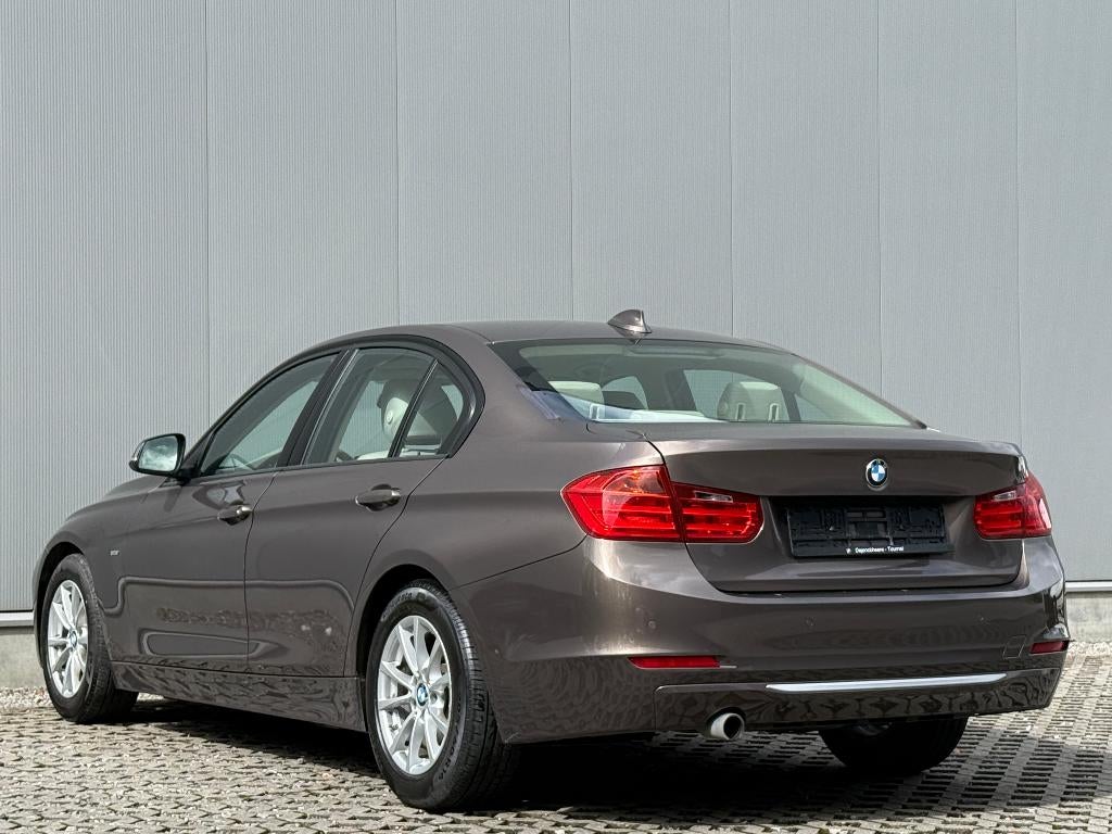 BMW 320 dA Modern Xenon Cruise Navi ParkSensor DigAirco, Auto's, Automaat, Euro 5, Achterwielaandrijving, Beige
