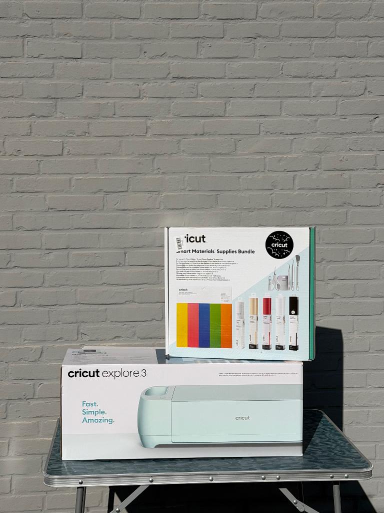 Cricut explore 3 + smart materials supply bundel, Hobby en Vrije tijd, Ophalen, Groen, Zo goed als nieuw, Machine
