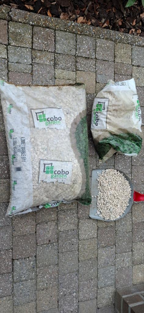Gratis dolemiet / sier kiezel / gekocht bij Hubo, Tuin en Terras, Grind, Keien en Split, Ophalen