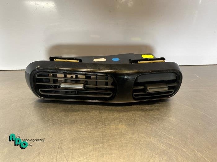 Grille aération tableau de bord d'un Citroen C4 Cactus (C4, -, 3 mois de garantie, Utilisé, -