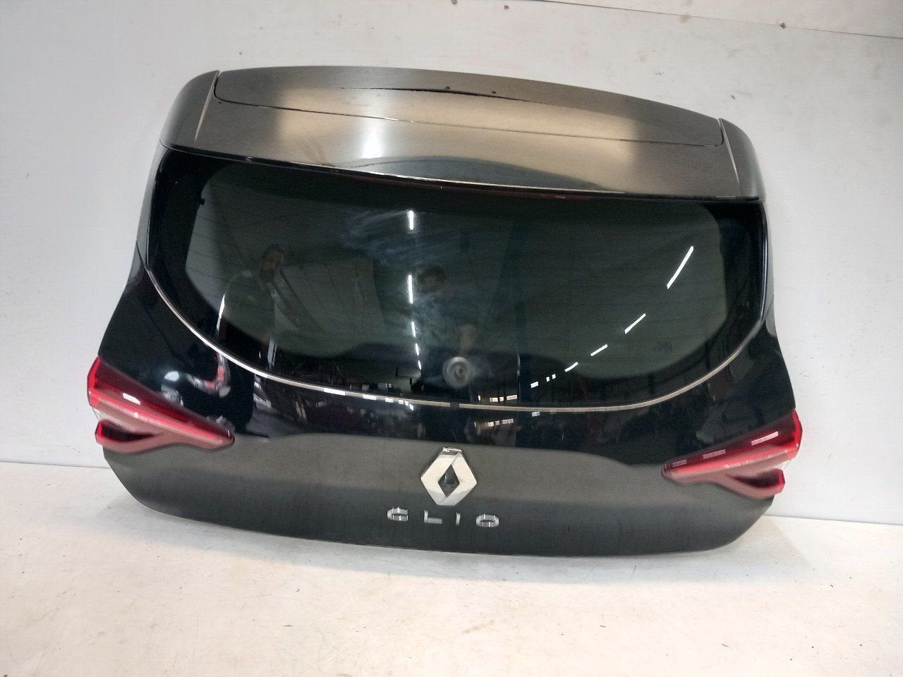 Achterklep Renault Clio, Onderdelen@venauto.nl, Van der Ven Autorecycling B.V., Arrière, Ettenseweg 76, 4706 PB Roosendaal, The Netherlands
