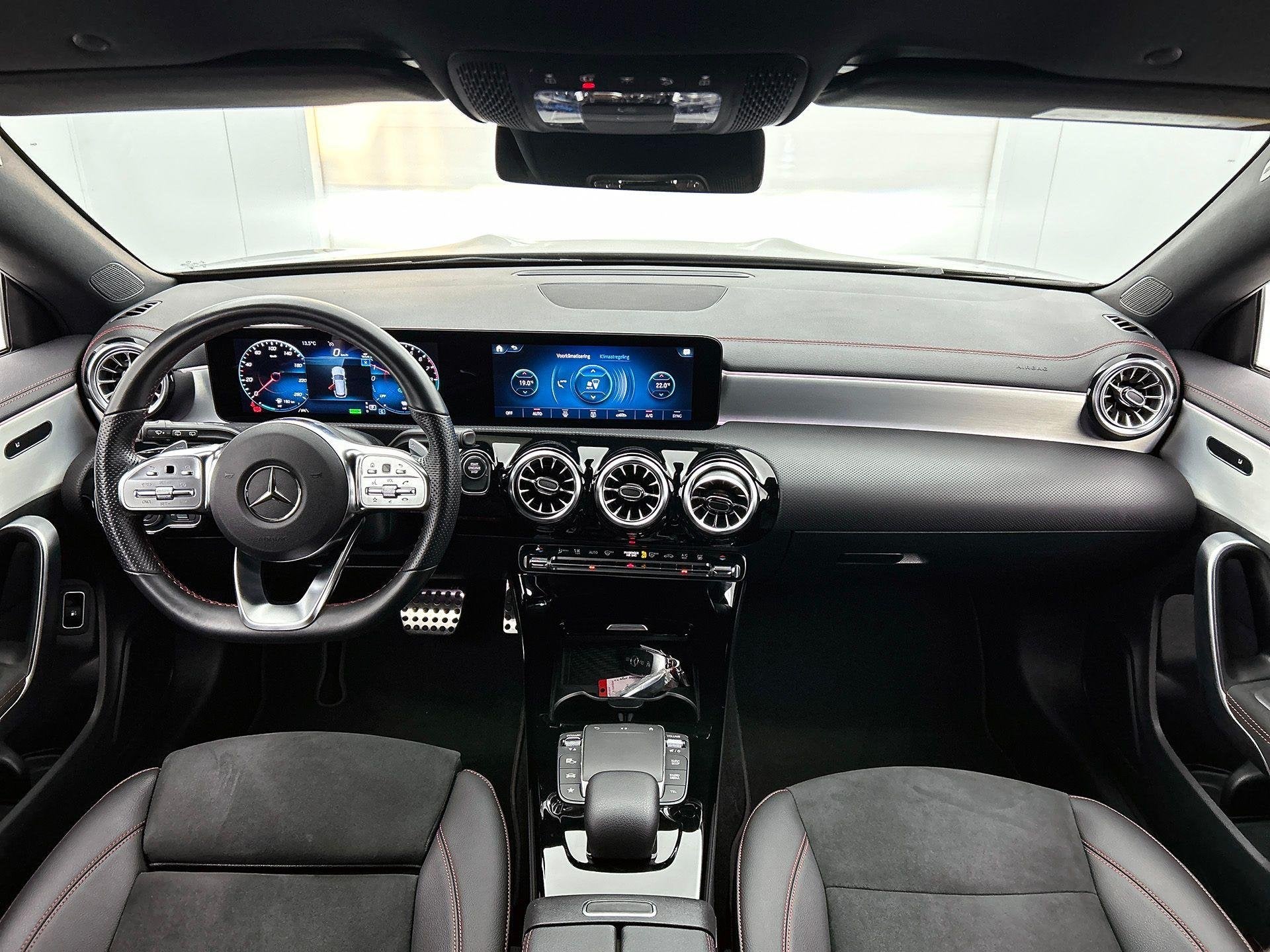 Mercedes-Benz CLA-klasse 250 e Shooting Brake AMG Line | Ver, Auto's, Stof, Gebruikt, Zwart, 4 cilinders