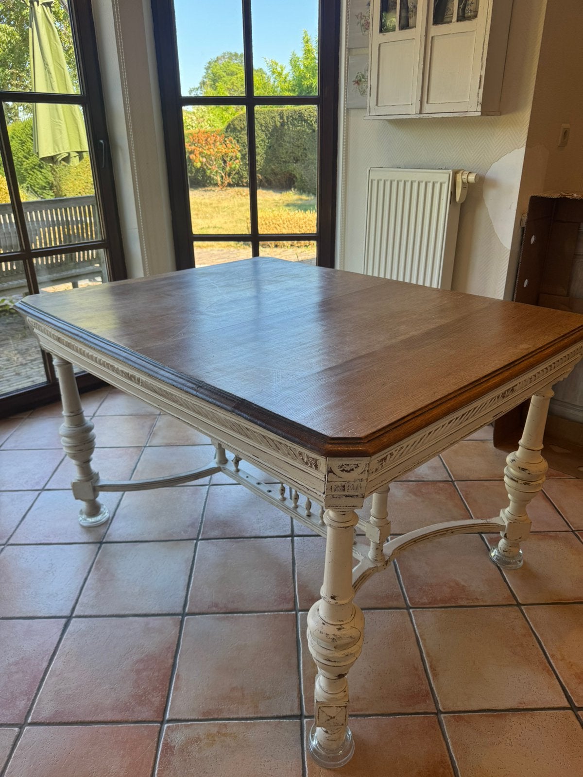 Ancienne table de cuisine, Enlèvement