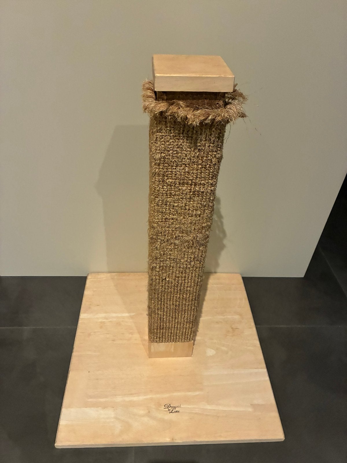 Designed by Lotte krabpaal, Dieren en Toebehoren, Ophalen, Gebruikt, Krabpaal