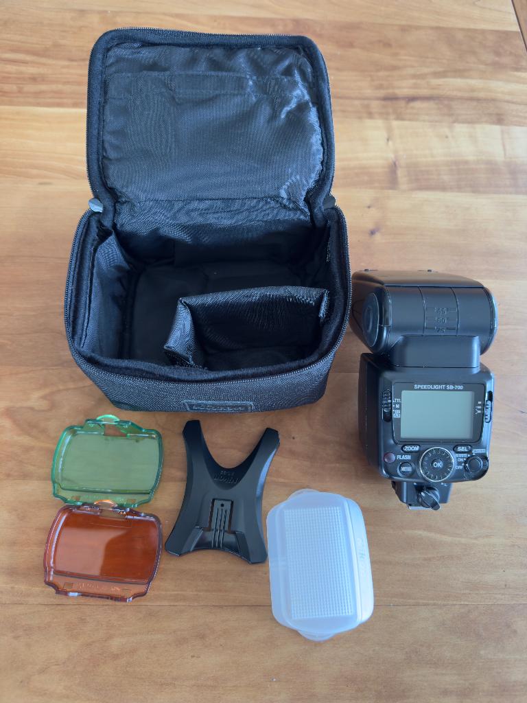 Nikon Flitser SB700 + 4 klasse A batterijen, Audio, Tv en Foto, Foto | Flitsers, Ophalen of Verzenden, Zo goed als nieuw, Nikon