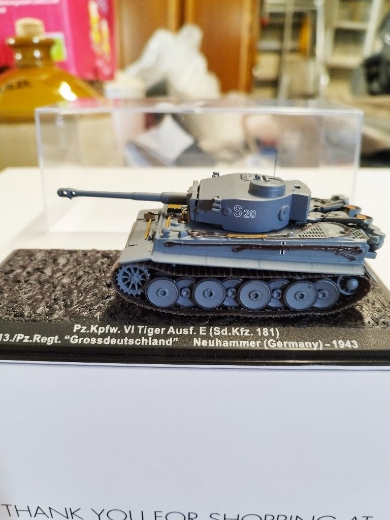 8 Altaya-gevechtstanks + bundels + bindmiddel - 50€, Verzamelen, Verzenden, Landmacht