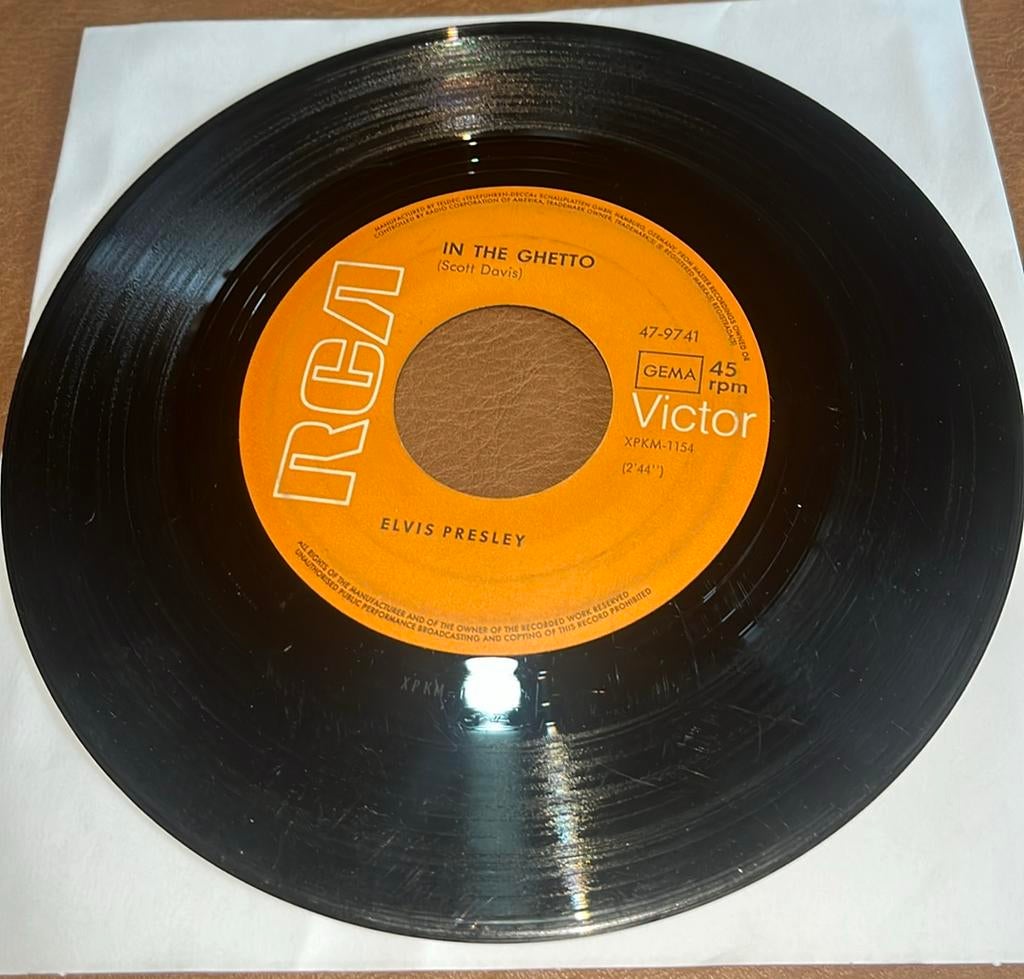 Elvis Presley - In the ghetto - 7” vinyl single - DE, Fotohoes, Ophalen of Verzenden, Gebruikt, Single