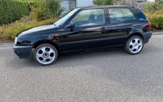 volkswagen golf 3--1.8 i--oldtimer gekeurd voor verkoop., Lichtmetalen velgen, Zwart, 66 kW, 3 deurs