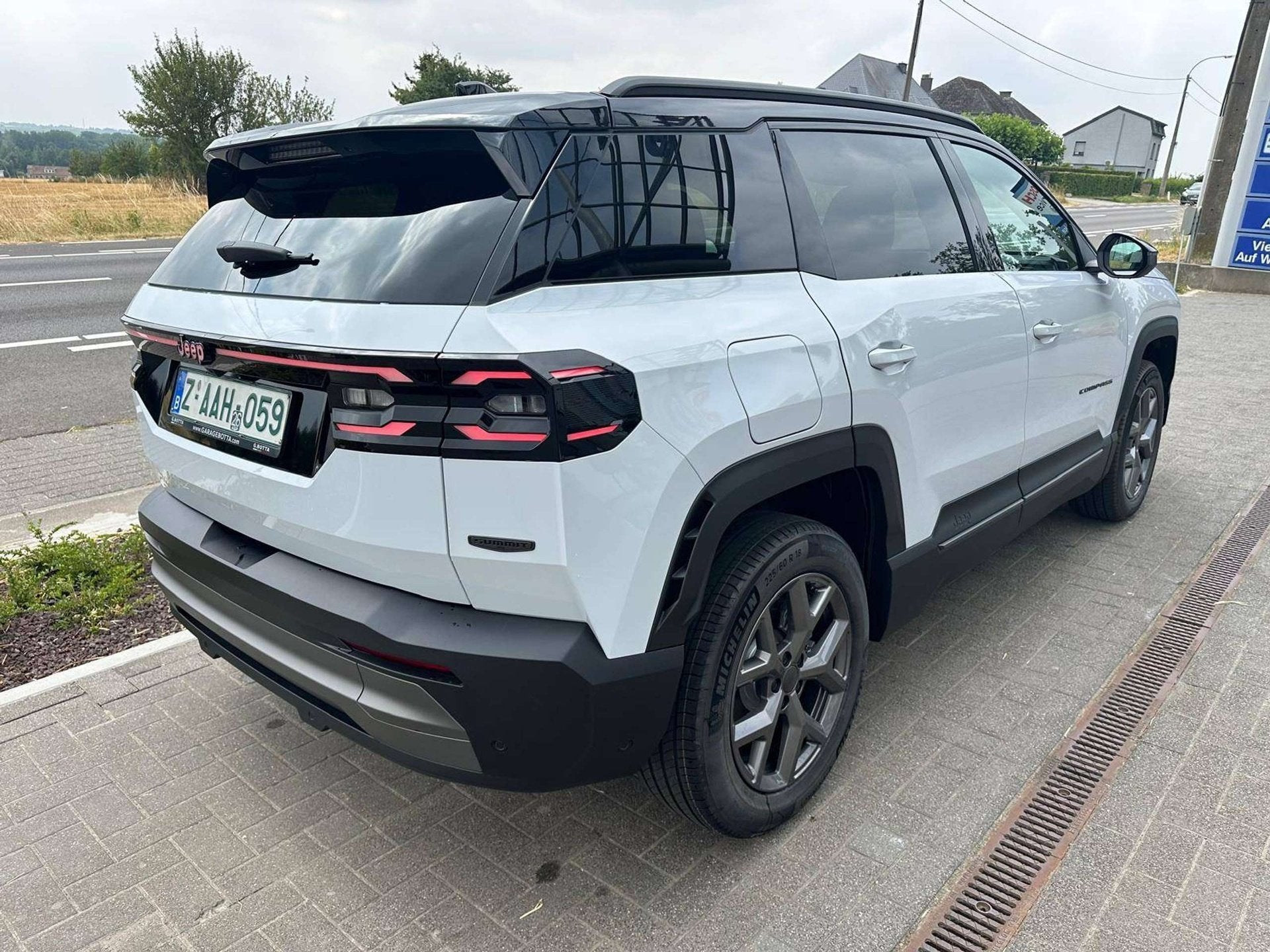 Jeep Compass 1.2 Turbo e-Hybrid First Edition DCT First Edit, Auto's, Automaat, Dealer onderhouden, 1199 cc, Wit