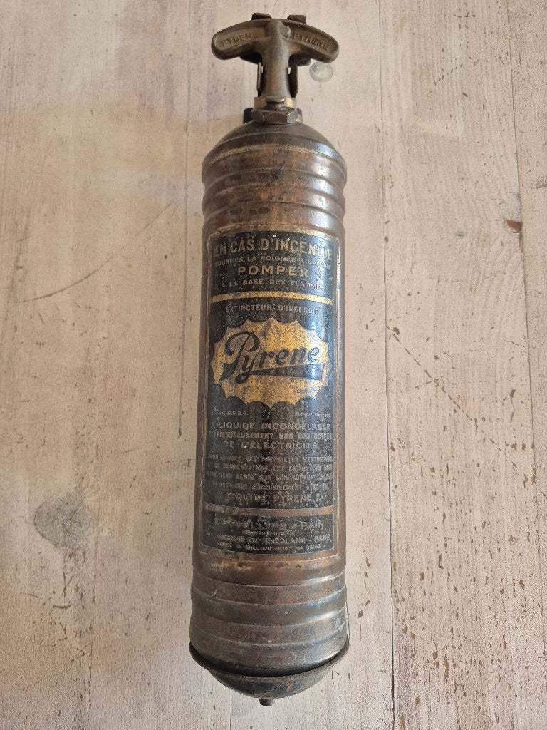 Antieke brandblusser Pyrene, Ophalen