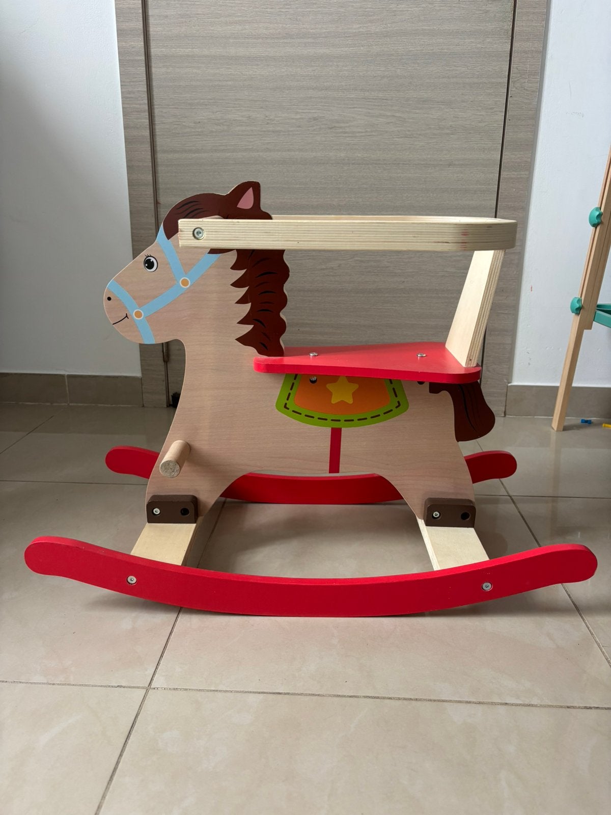 Cheval à bascule en bois, Enlèvement