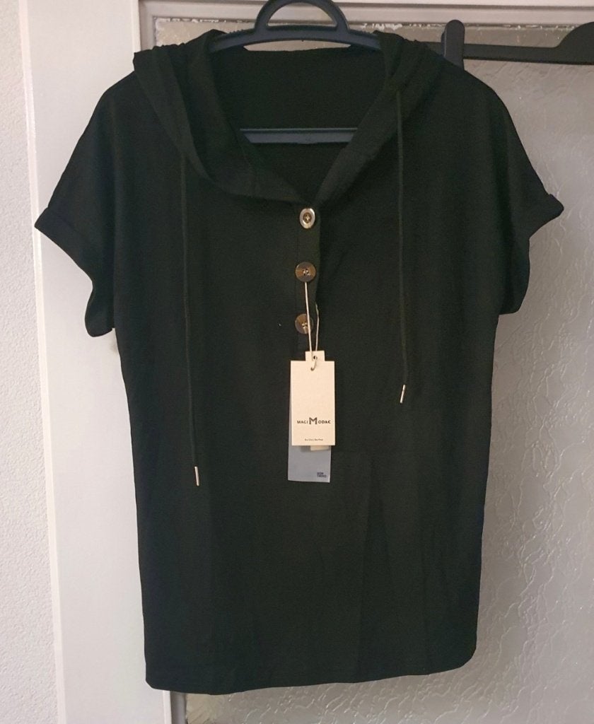 Zwart unisex shirt met capuchon en knopen Maat: M/L, Kleding | Dames, T-shirts, Maat 38/40 (M), Zwart, Nieuw, Ophalen of Verzenden