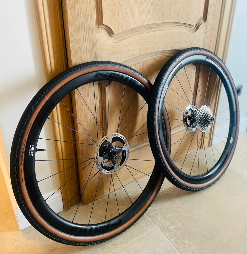 FFWD roues carbon gravel ou route DRIFT Dt swiss 240S, FFWD, FFWD, Utilisé, Carbone