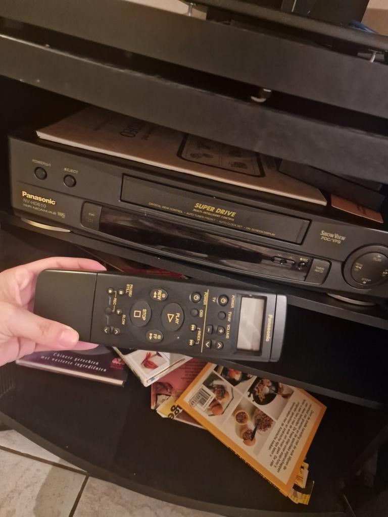 Lecteur VHS Panasonic + télécommande + 6 cassettes VHS - mét, Enlèvement