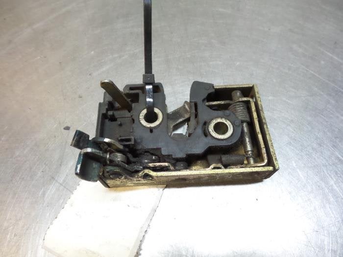 Serrure portière mécanique 2portes droite d'un Volkswagen, -, 3 mois de garantie, Utilisé, -