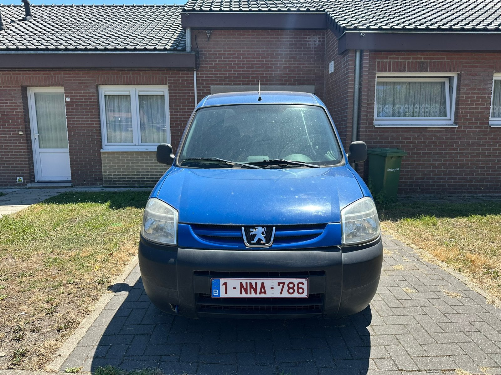 Peugeot partner 1.6hdi bj.2007 163.000km 1200 euro, 4 deurs, Monovolume, Zwart, Blauw