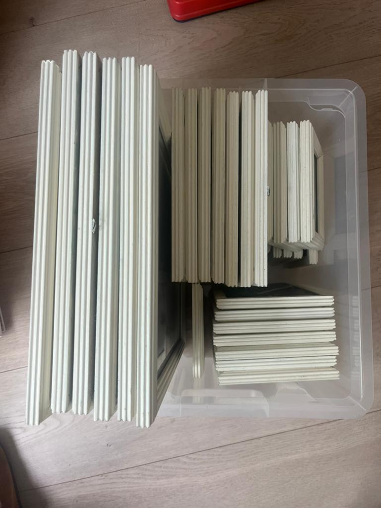 Set van 27 gebroken witte houten lijsten, Ophalen, Gebruikt, Hout