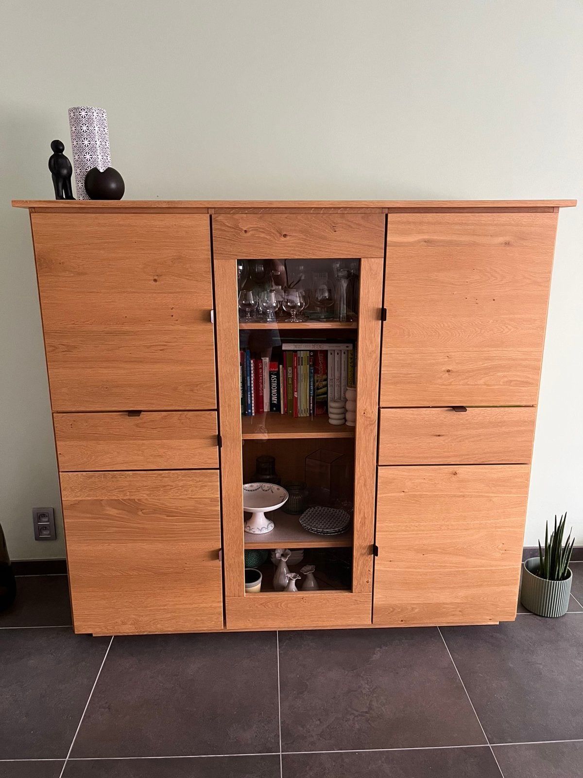 Moderne vitrine kast, in massief eik., 25 à 50 cm, 150 à 200 cm, Comme neuf, Enlèvement