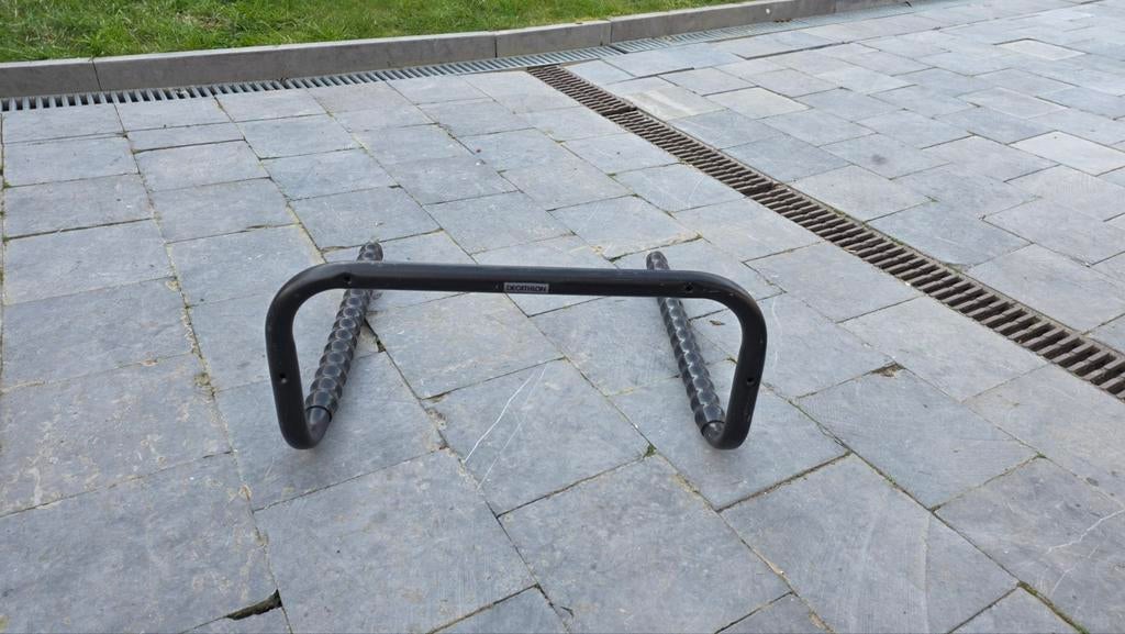 Decathlon muurdrager voor 2 fietsen, Ophalen, Elektrische fiets, Zo goed als nieuw, Fietsendrager-accessoire