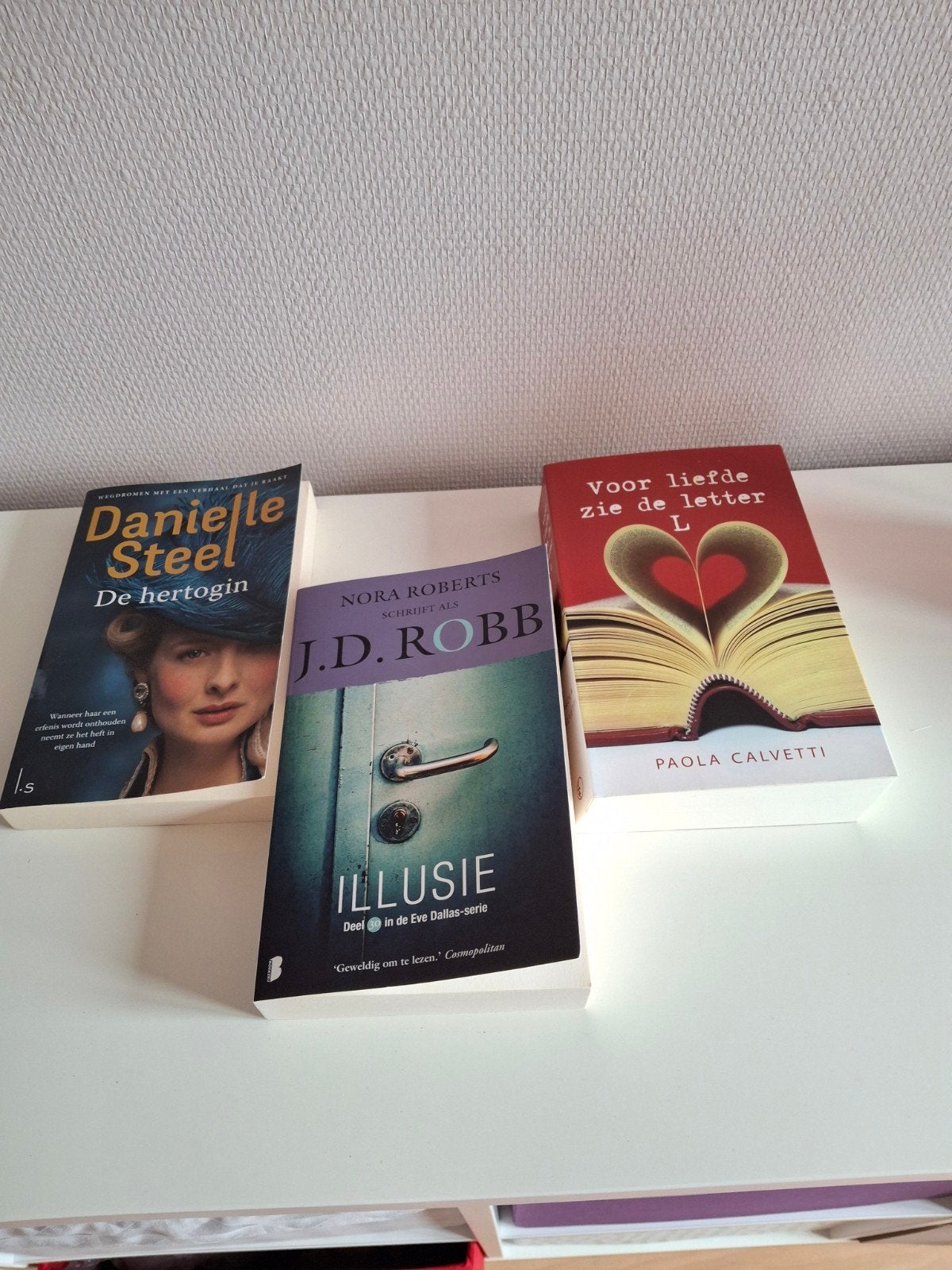 3 Boeken in nieuwstaat/ samen 12 €, Ophalen