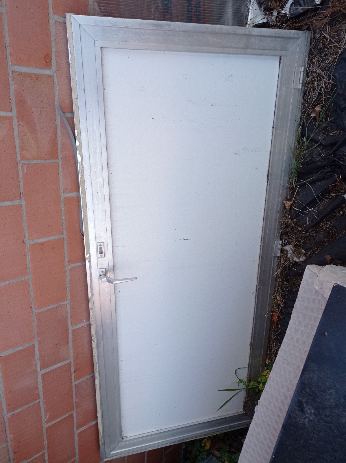 Aluminium deur rechts openen, Ophalen
