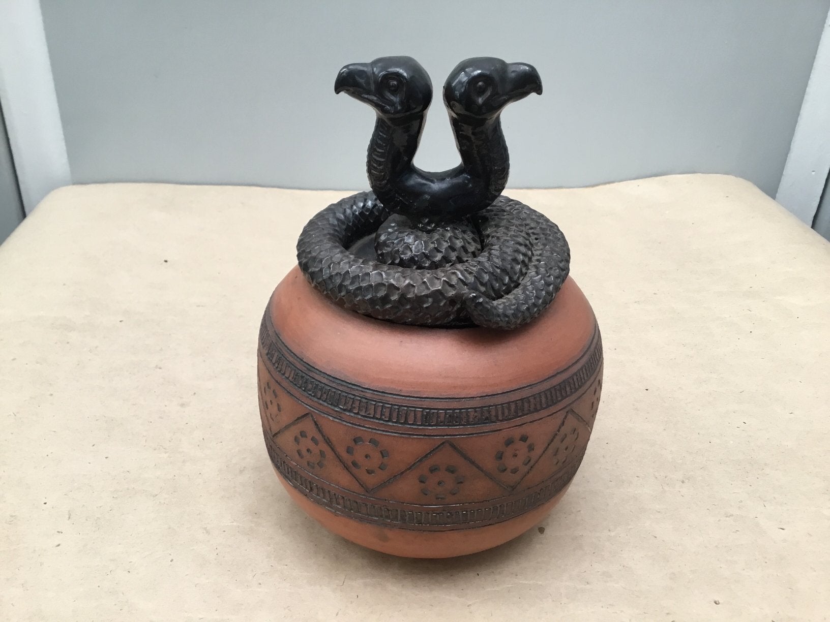 Pot en terre cuite avec tuyau à double tête, Antiquités & Art, Enlèvement ou Envoi