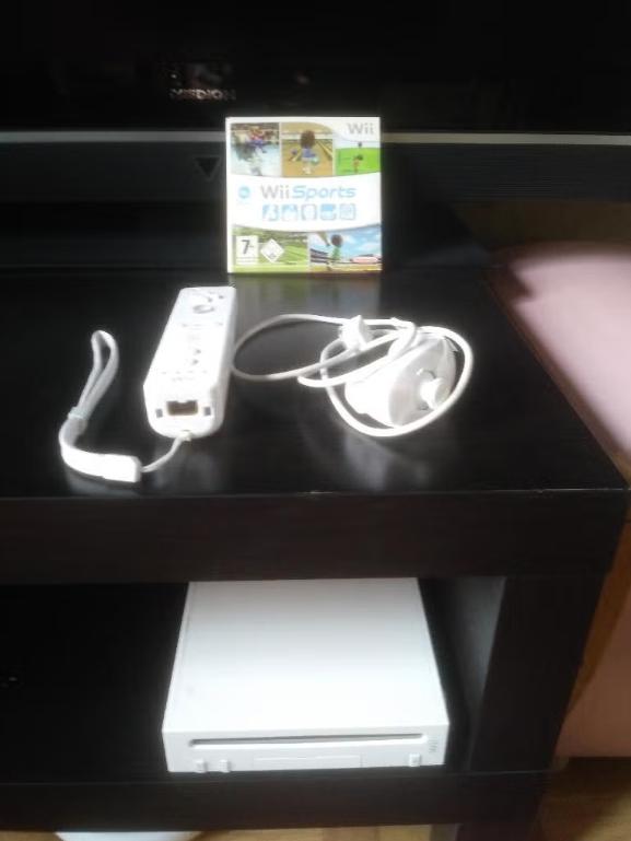 Wii spelcomputer met controller en het spel Wii sports., Games en Spelcomputers, Spelcomputers | Nintendo Wii, Zo goed als nieuw