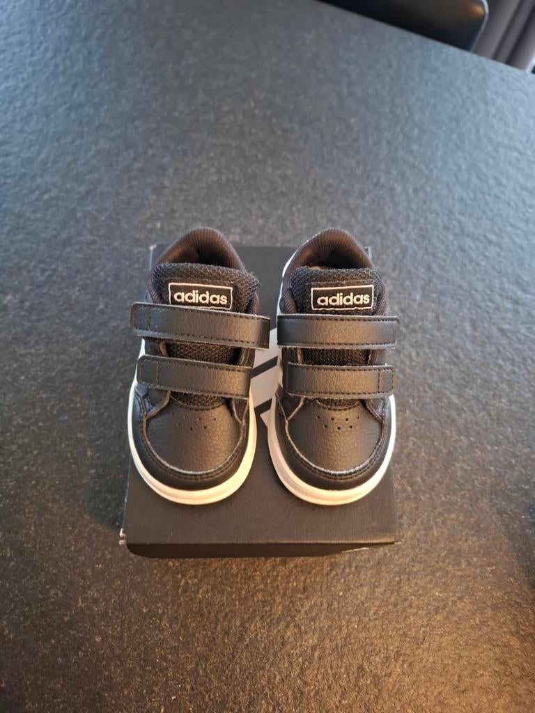 Adidas maat 19, Enlèvement