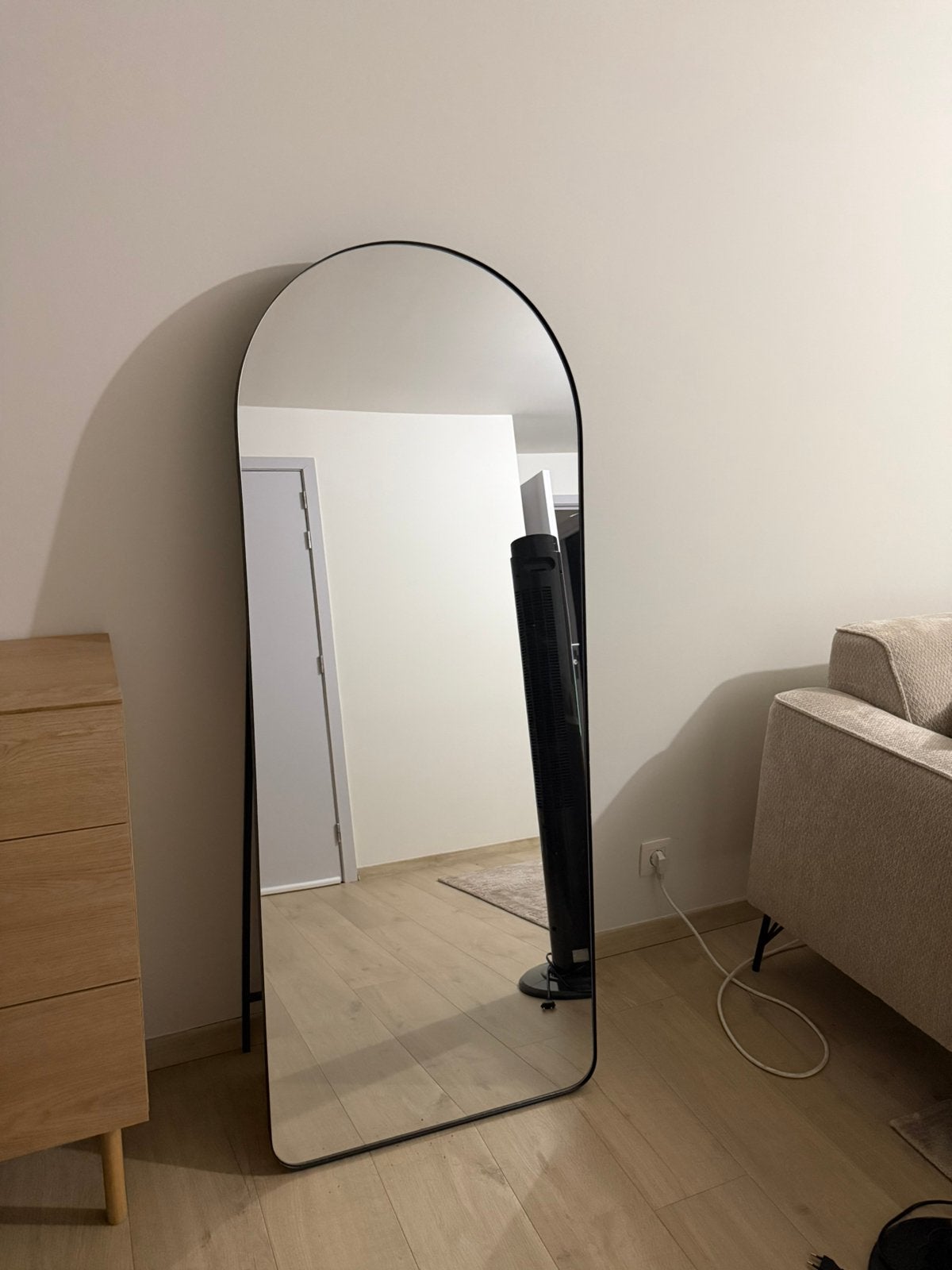 Moderne staande spiegel – 150 cm hoog, Huis en Inrichting, Woonaccessoires | Spiegels, Zo goed als nieuw, Ophalen
