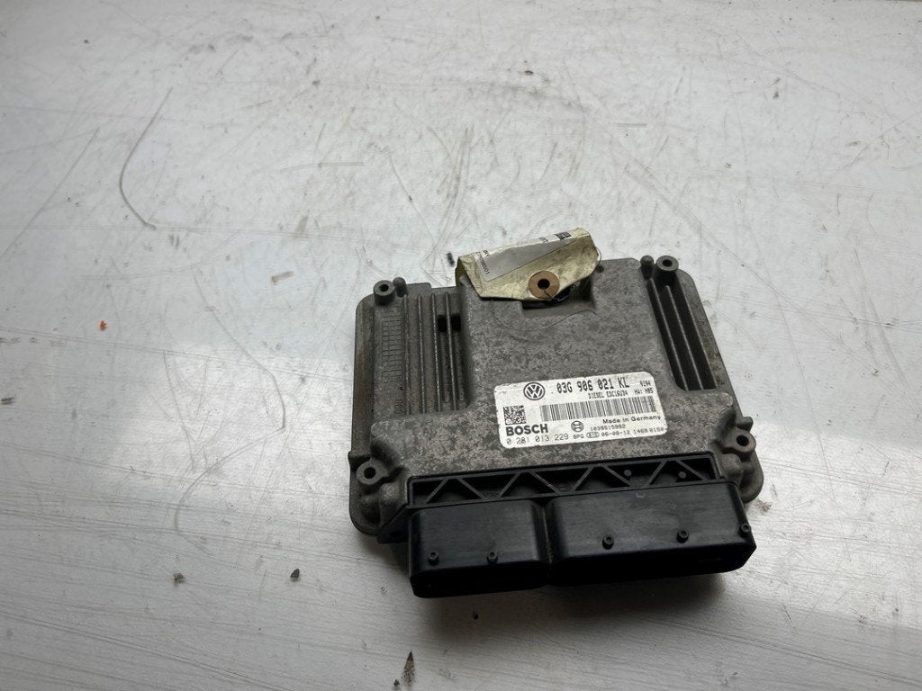 CALCULATEUR MOTEUR ECU Jetta III (1K2) (|03G906021KL|), Autos : Pièces & Accessoires, Volkswagen, Volkswagen AG, Utilisé, Kundenbetreuung@volkswagen.de